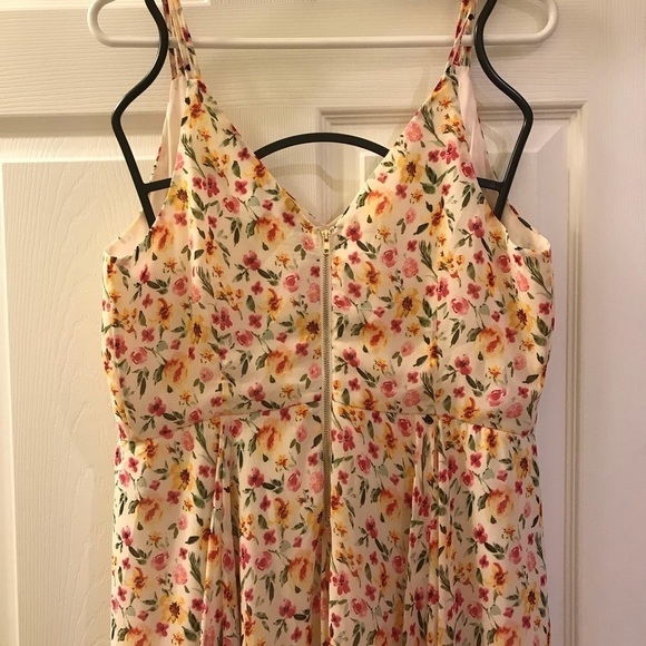 Romeo & Juliet Couture Handkerchief Hem Dress - Picture 6 of 7